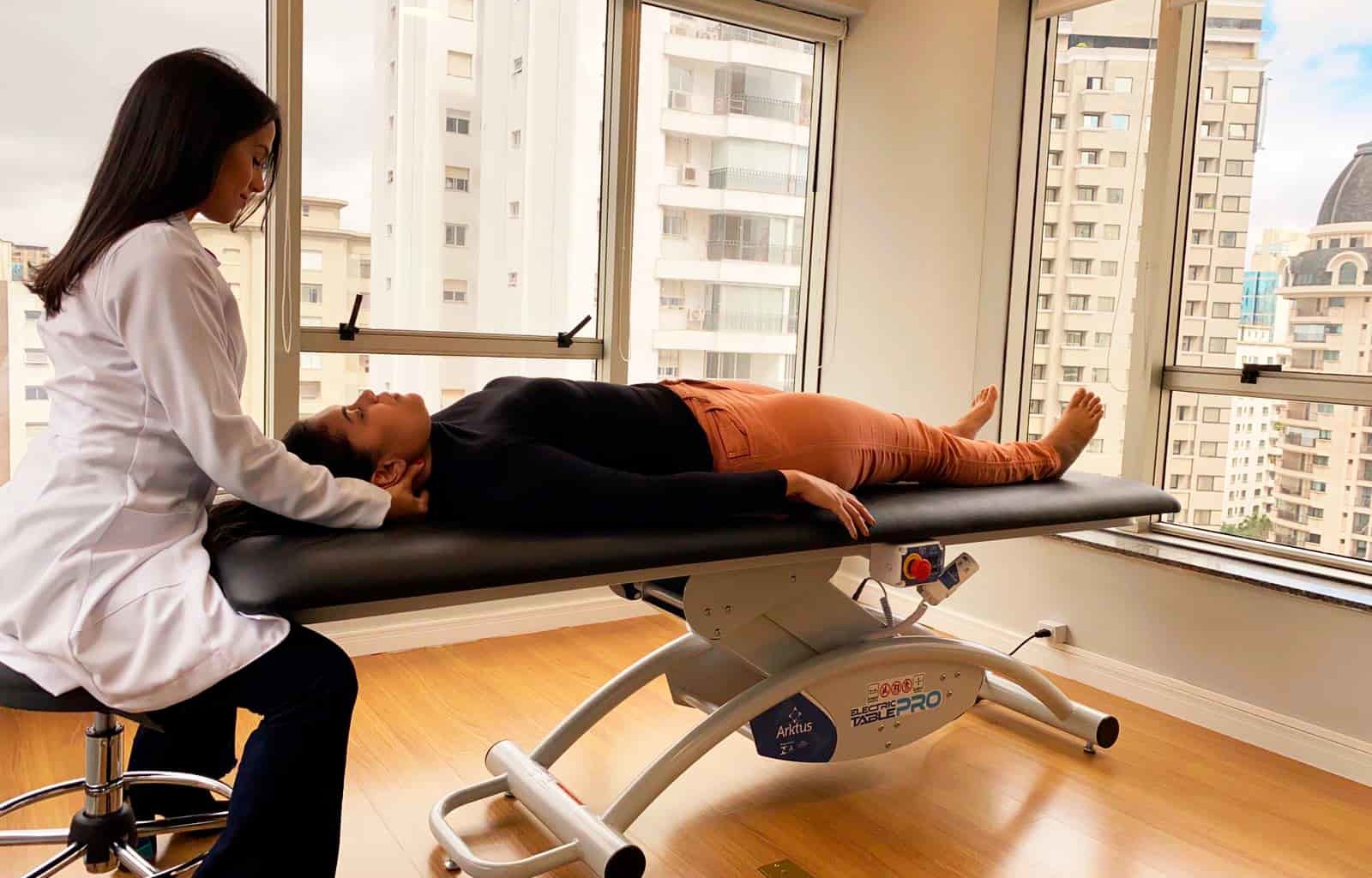 Como o principal comprometimento da Mielopatia Cervical é o neurológico, um especialista é fundamental no diagnóstico e na indicação do tratamento correto dessa condição