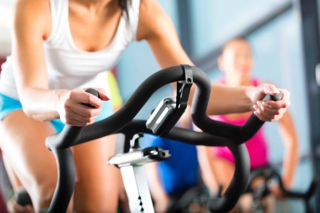 Quem tem hHernia de disco pode andar de Bicicleta e fazer exercícios físicos com precaução.
