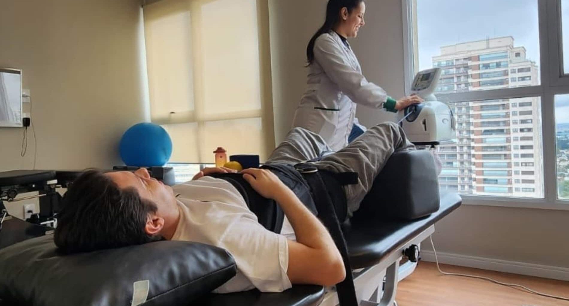 foto de fisioterapia para coluna vertebral