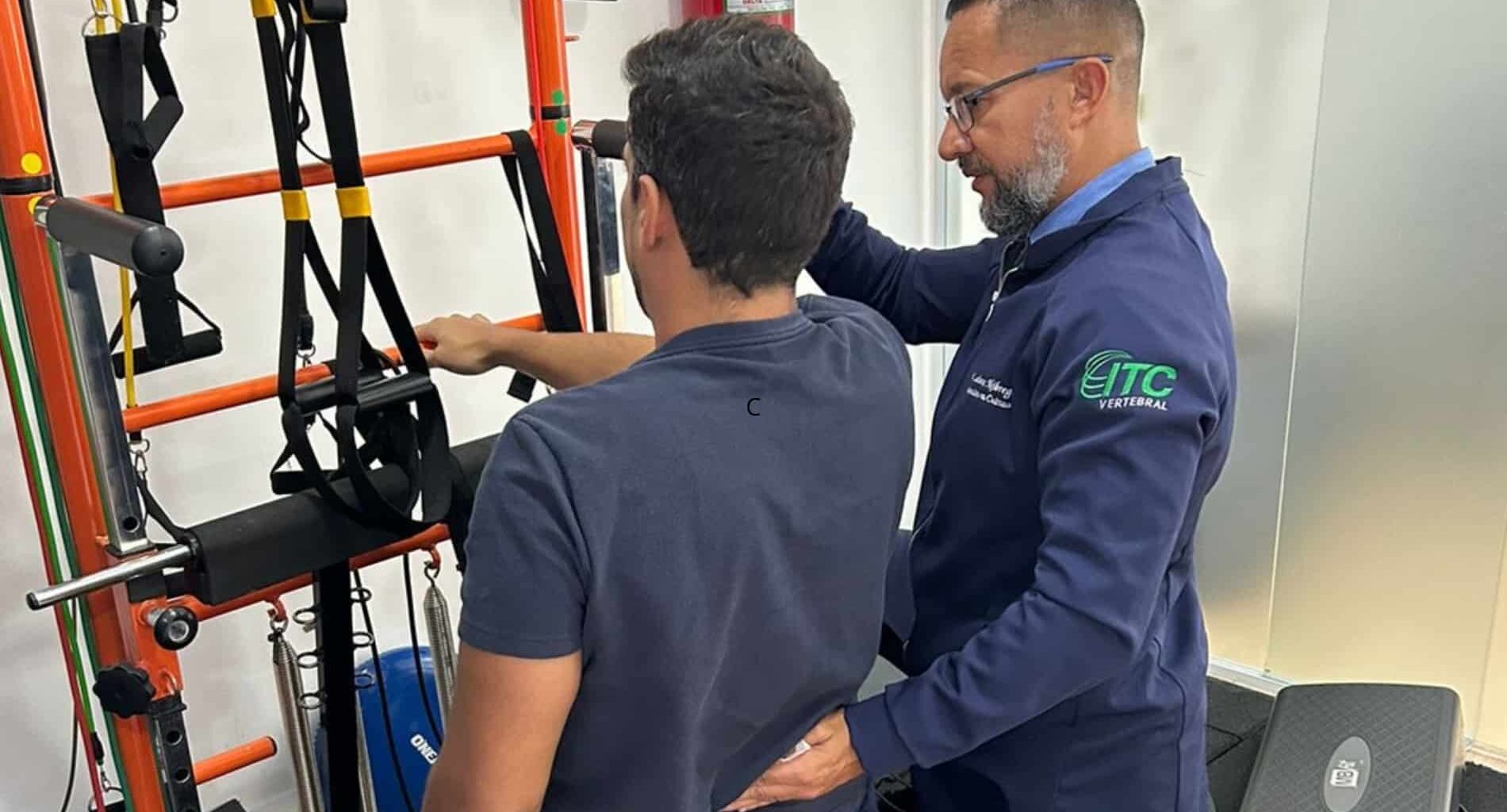 foto de fisioterapia para dor na coluna