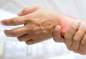 Artrite Reativa é frequentemente causada por uma infecção bacteriana que leva à inflamação de múltiplas articulações em todo o corpo