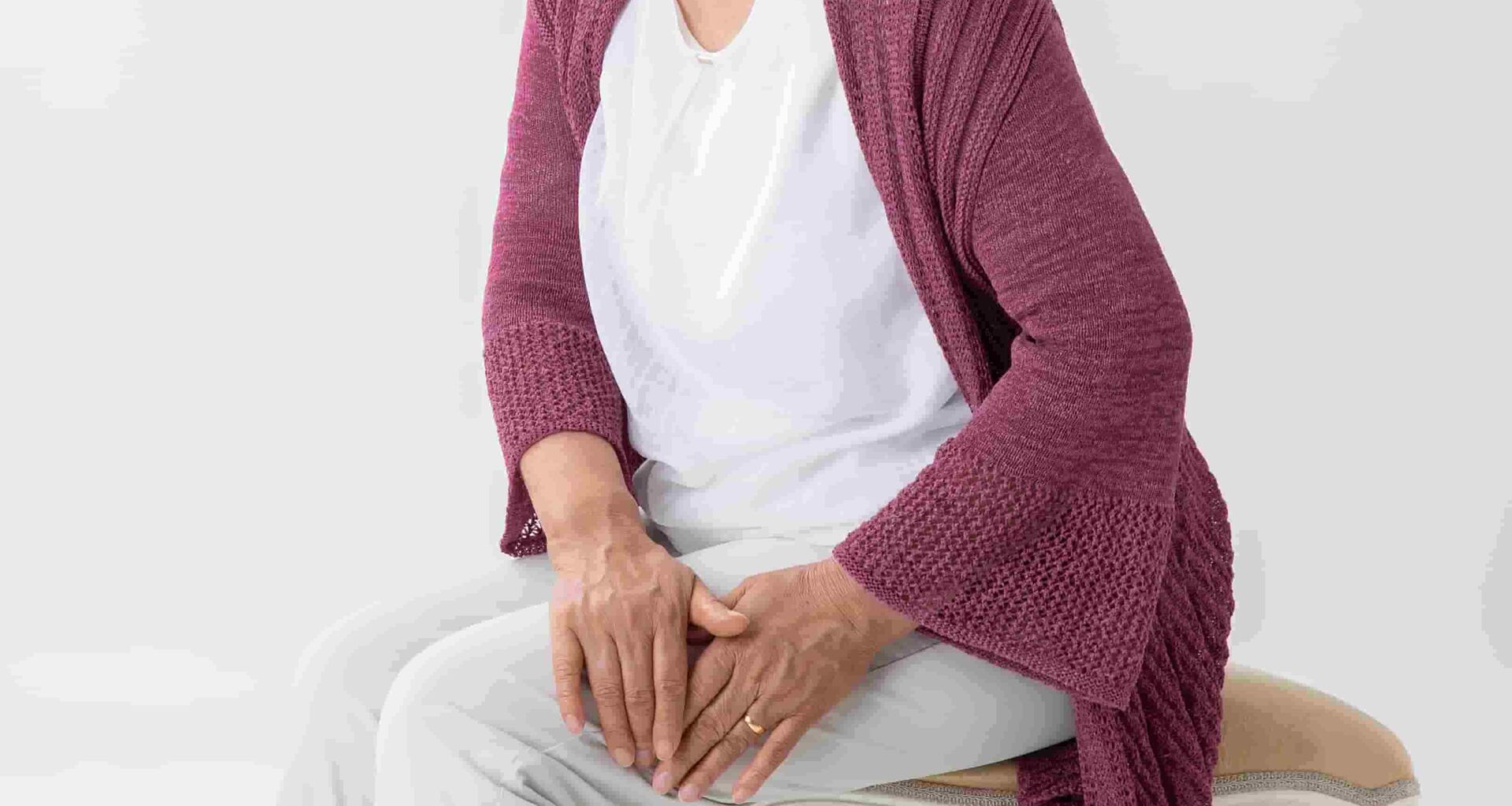 mulher com formigamento nas pernas