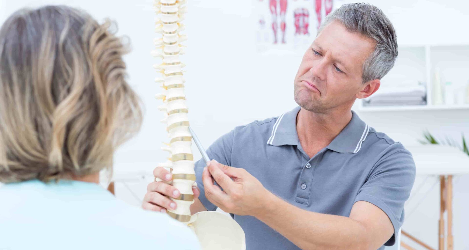 Quando feito corretamente, o alongamento da coluna vertebral pode ser uma maneira eficaz de manter o alinhamento saudável e melhorar o bem-estar geral.