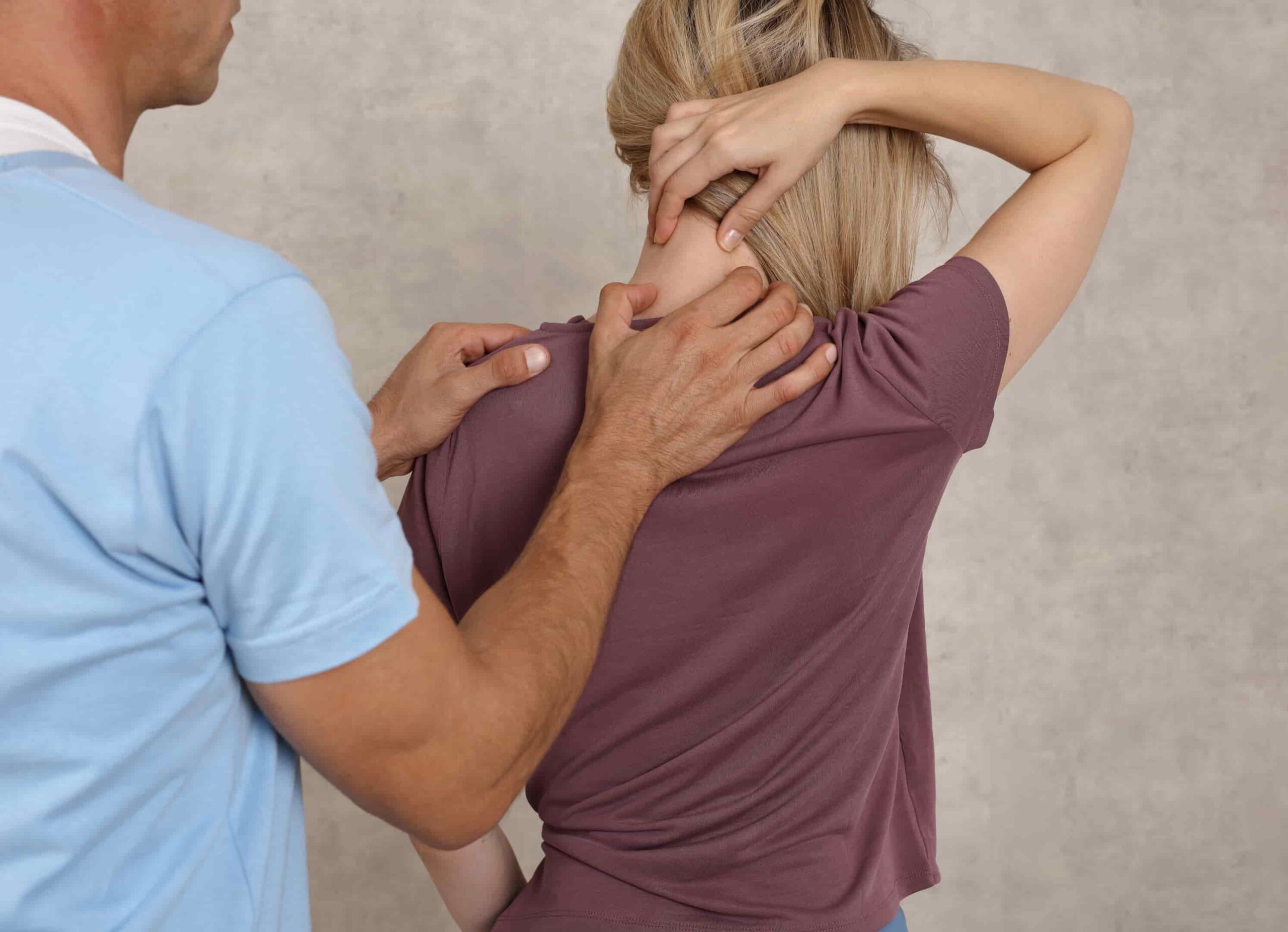 Fisioterapeuta informando quanto tempo dura uma crise de Hérnia de Disco