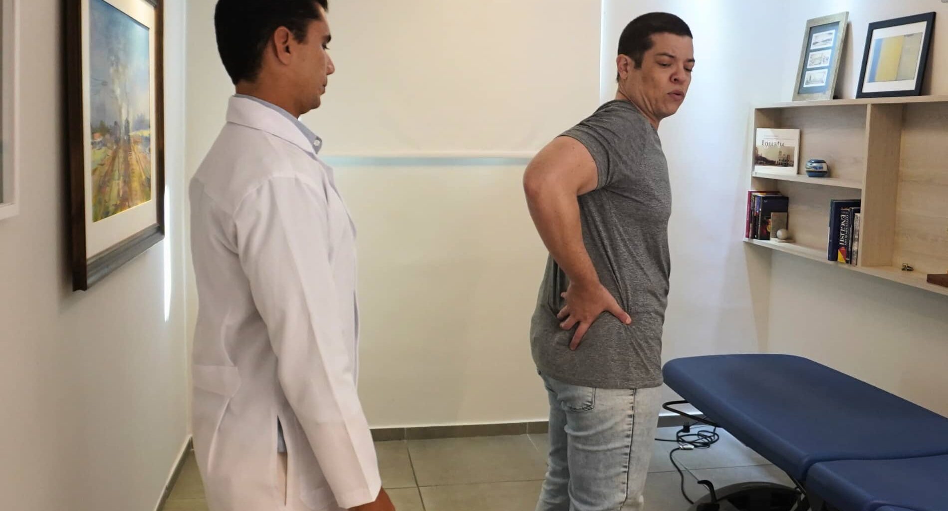 Consulta médica para avaliação de hérnia de disco L4 L5 tratamento