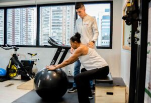 foto de como é a fisioterapia do itc vertebral